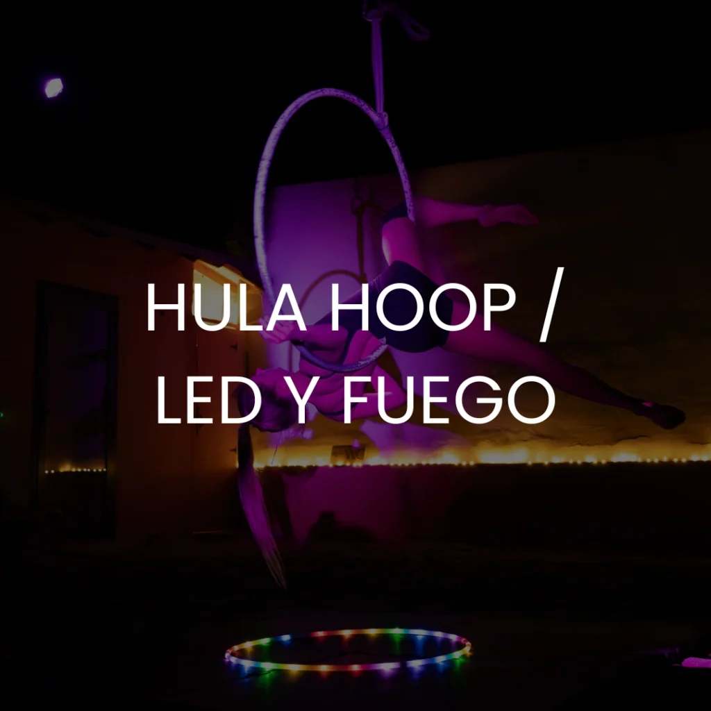 Foto nocturna de una mujer haciendo un espectáculo de acrobacia con aro con juego de luces con el texto hula hoop led y fuego escrito encima